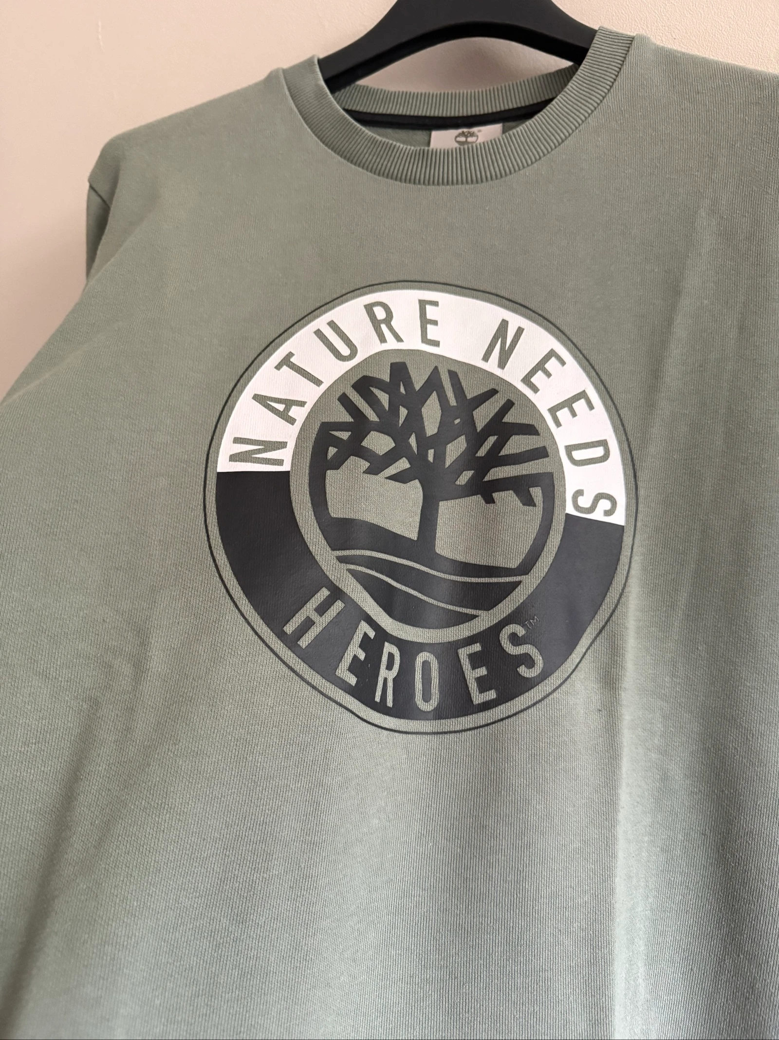 Sudadera Timberland para adolescentes de 16 años 174 M verde Nature Needs Heroes en perfecto estado – photo 4